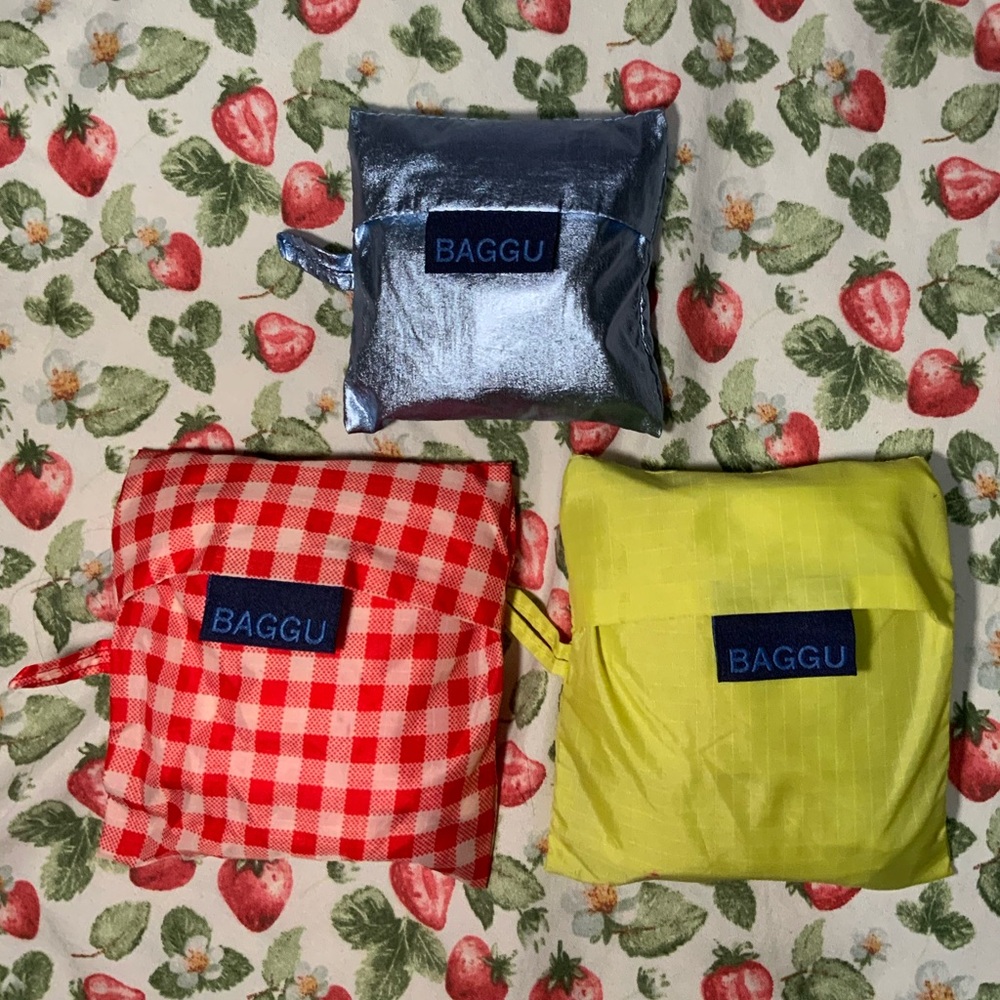 LOT OF 3 REUSABLE BAGGUS (baby & standard size)